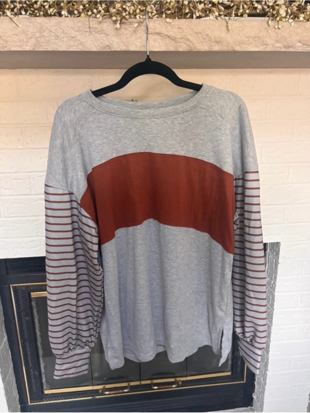 Women's Crewneck Colorblock Sweater in Gray & Rust